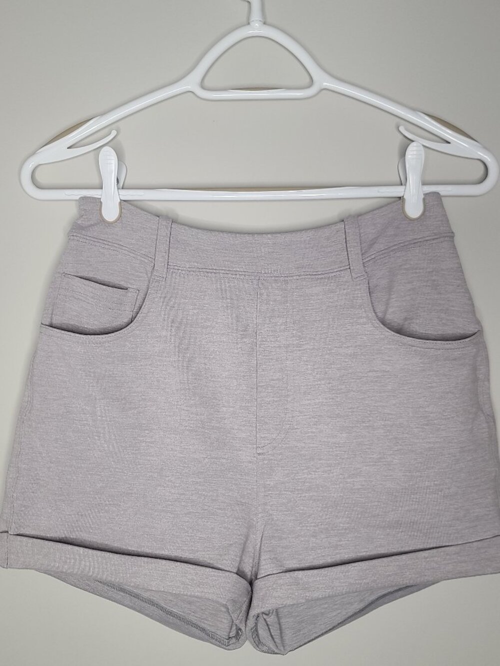 Lululemon Ok Hi Cuffed Short Light Heathered Grey High Waisted Size 4